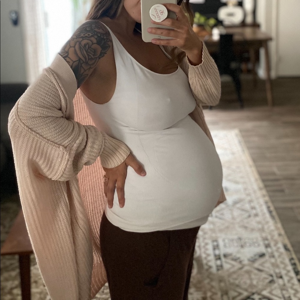 Blanqi maternity belly support tank top. Black and white